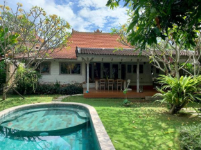 Quiet 3 BR-3 bathroom villa in heart of Canggu